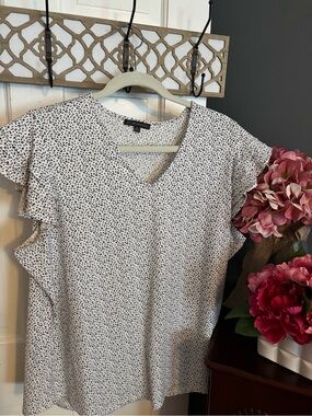 Adrianna Papell Women’s V-Neck Flutter Sleeve Top - White with Black Micro Print